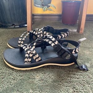 Chacos Size 5
